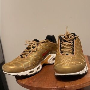 Nike Gold and Black Men's Sneakers
